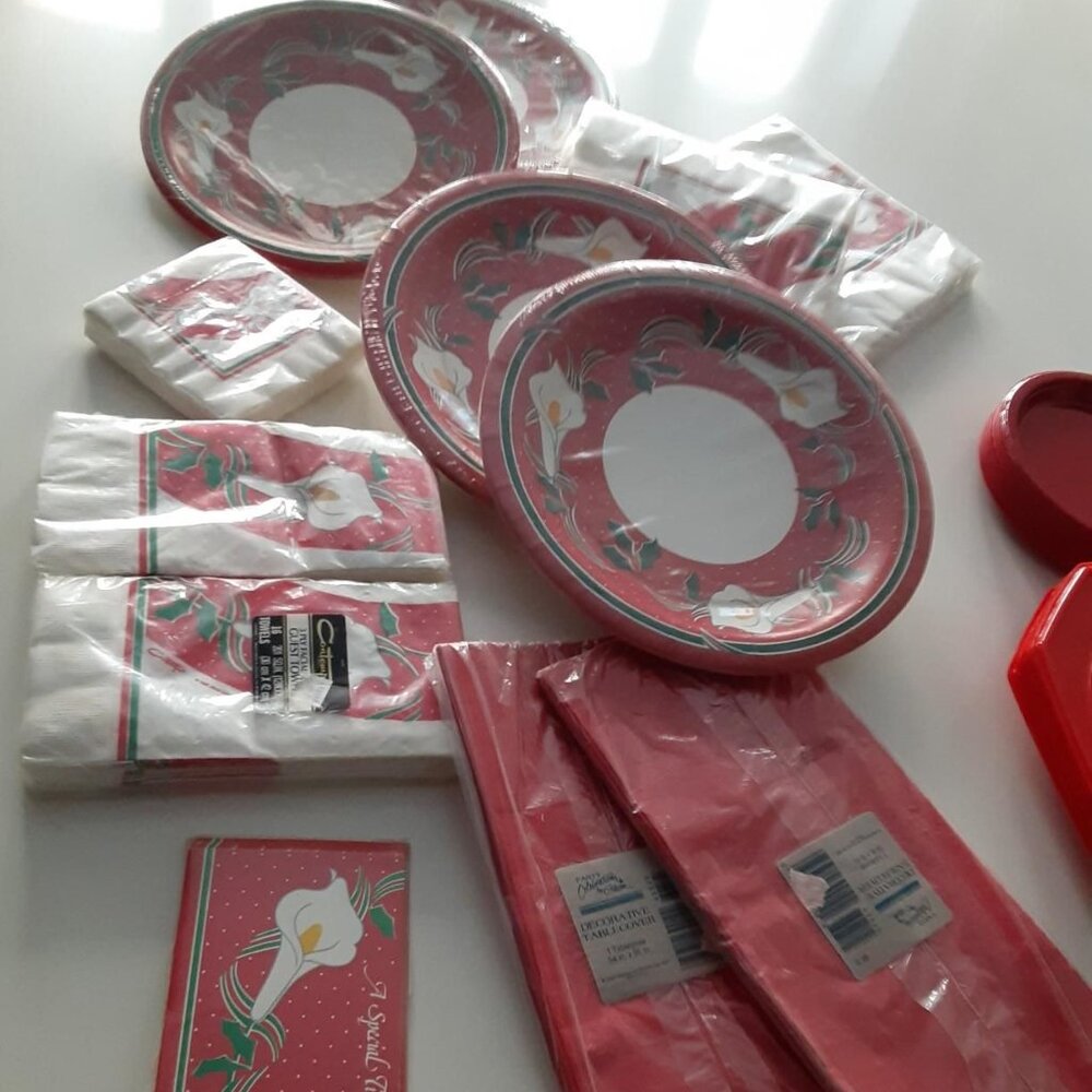 CHRISTMAS Paper goods - NEW